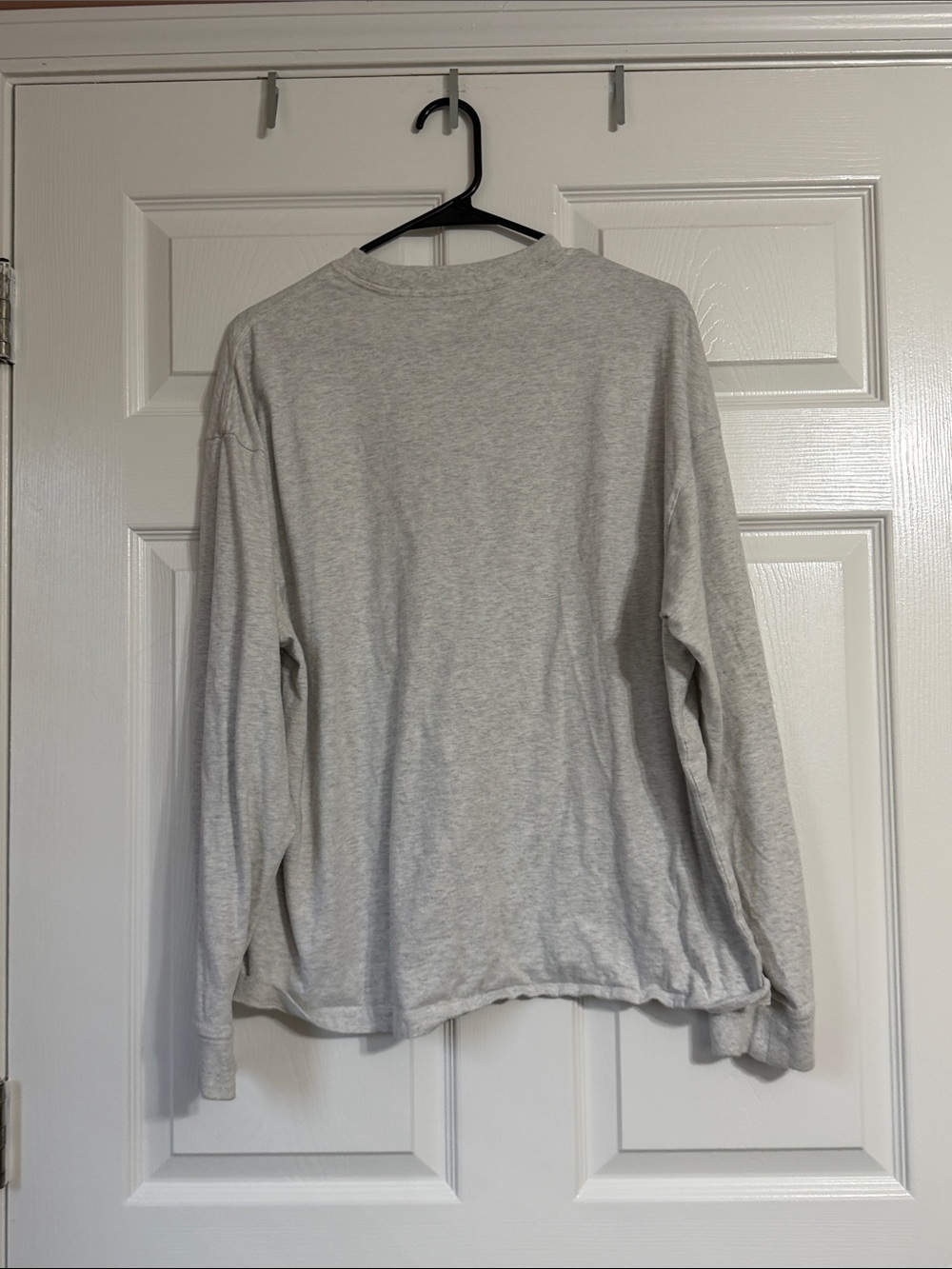American Eagle Outfitters Gray Long-Sleeve Tee with Navy Scenic Graphic - Picture 4 of 5